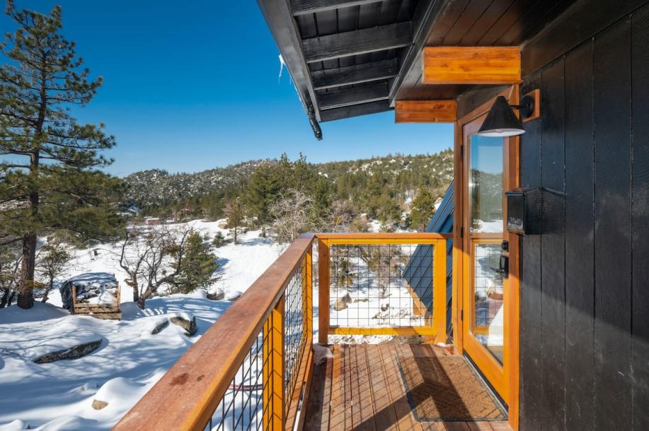 Entire cabin in Arrowbear Lake, California 5 guests2 bedrooms2 beds1 bath-9