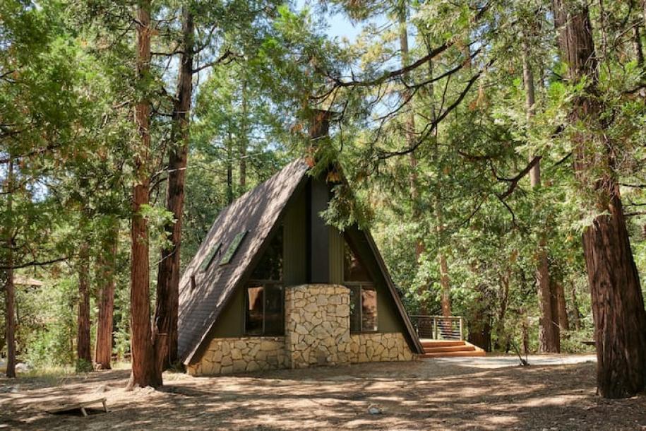 Entire cabin in Idyllwild-Pine Cove, California 4 guests2 bedrooms3 beds1 bath-19