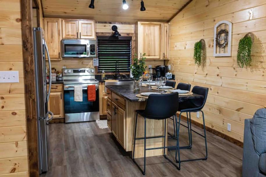 Entire cabin in Sevierville, Tennessee 6 guests2 bedrooms3 beds1 bath-11