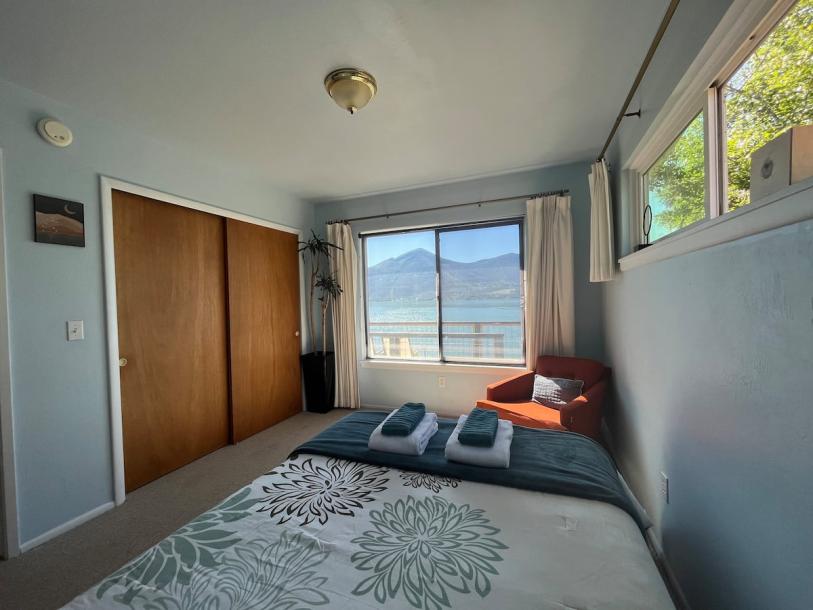 Entire home in Clearlake, California 6 guests2 bedrooms3 beds1 bath-7