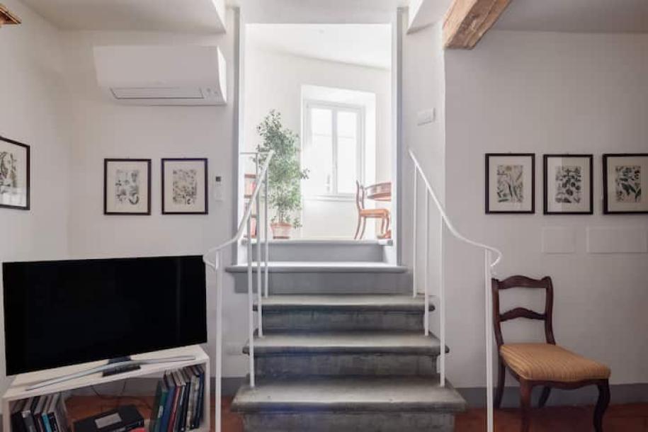 Entire rental unit in Florence, Italy 4 guests1 bedroom2 beds1 bath-11