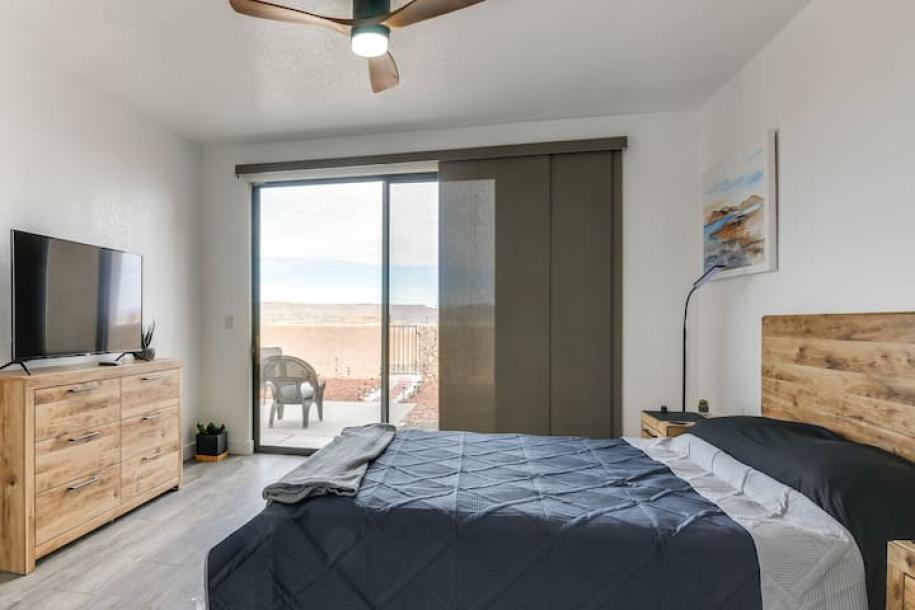 Entire townhouse in Page, Arizona 6 guests2 bedrooms3 beds2.5 baths-6