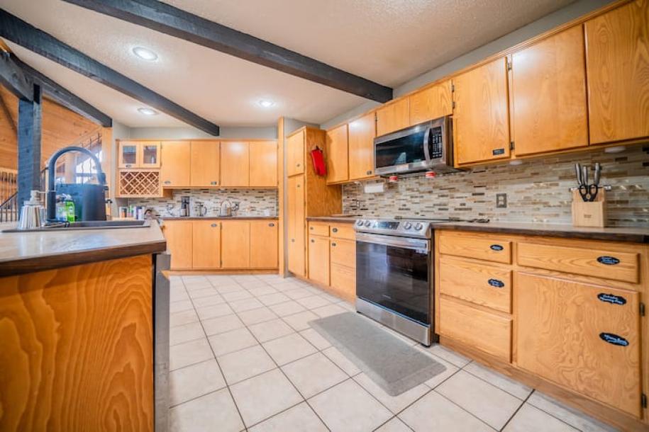 Dome in Estes Park, Colorado 6 guests3 bedrooms4 beds2.5 baths-16
