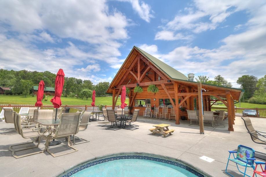 Entire cabin in Sevierville, Tennessee 2 guests1 bedroom1 bed2 baths-19