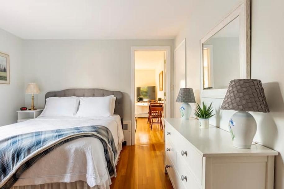 Entire guest suite in Winchester, Massachusetts 2 guests1 bedroom1 bed1 bath-9