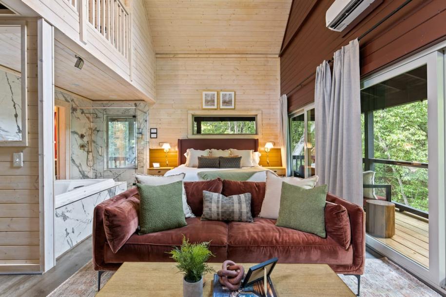Entire cabin in Cleveland, Georgia 4 guests1 bedroom3 beds1.5 baths-14