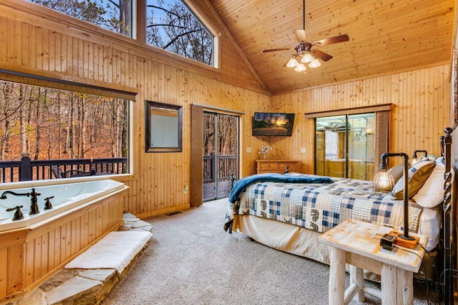 Entire cabin in Sautee Nacoochee, Georgia 4 guests2 bedrooms2 beds2 baths-13