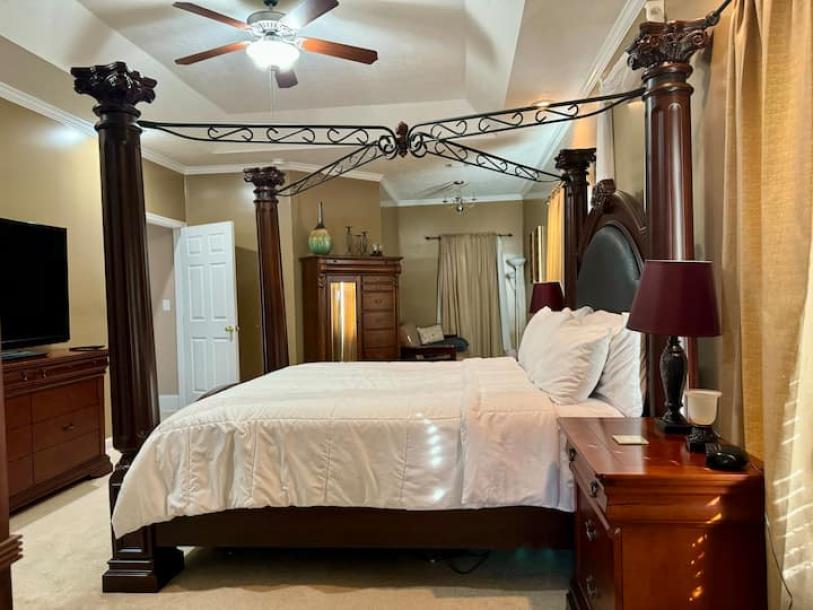 Entire home in Martinez, Georgia 8 guests4 bedrooms4 beds2 baths-6