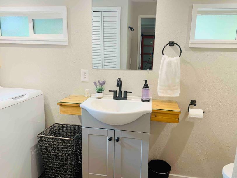 Entire guesthouse in Auburn, Washington 3 guests1 bedroom1 bed1 bath-8