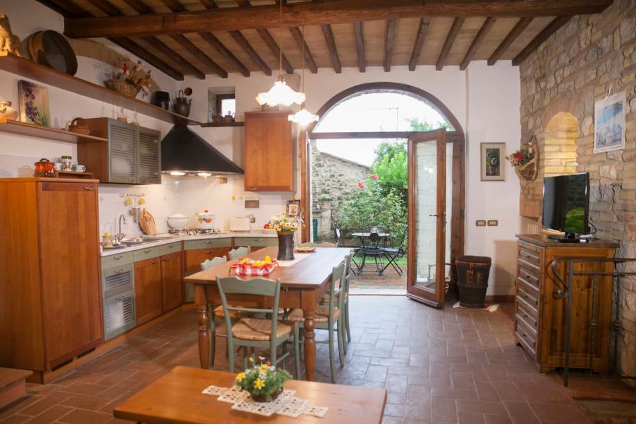 Entire home in San Gimignano, Italy 2 guests1 bedroom1 bed1 bath-12