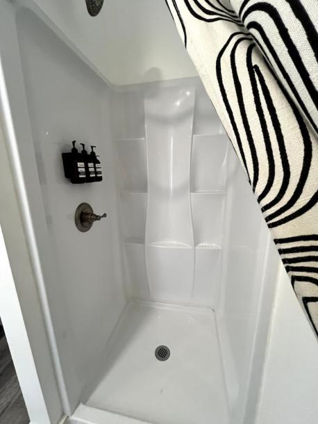 Shipping container in Austin, Texas 2 guests1 bedroom1 bed1 bath-8
