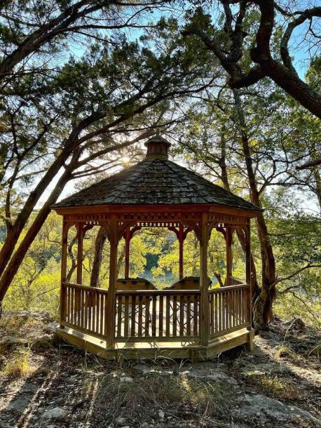 Entire cabin in Wimberley, Texas 4 guests2 bedrooms2 beds1 bath-13