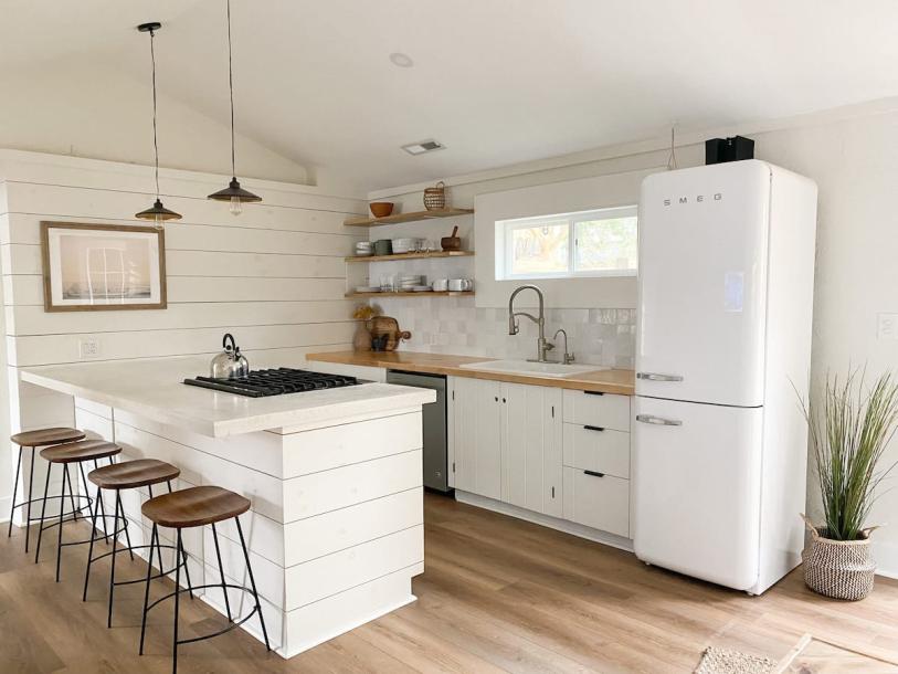 Entire cottage in Kill Devil Hills, North Carolina 4 guests2 bedrooms2 beds1 bath-12