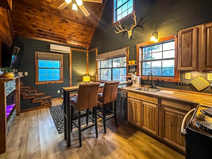 Tiny home in Pigeon Forge, Tennessee 3 guests1 bedroom2 beds1.5 baths-8