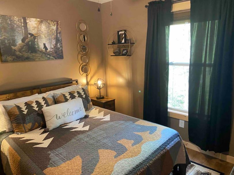 Entire cabin in Sevierville, Tennessee 2 guests1 bedroom1 bed1 bath-3