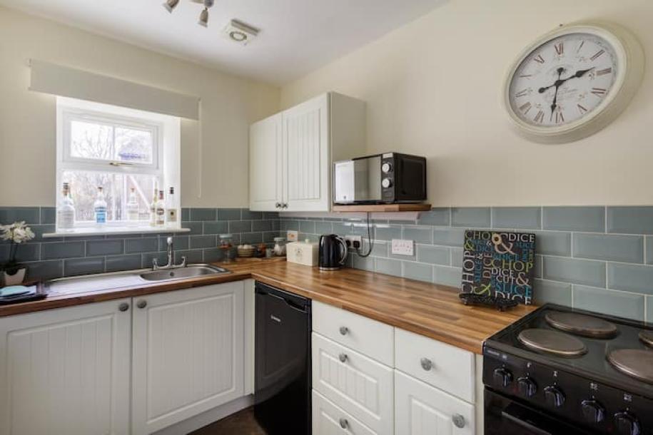 Entire cottage in Aberlour, United Kingdom 2 guests1 bedroom1 bed1 bath-12