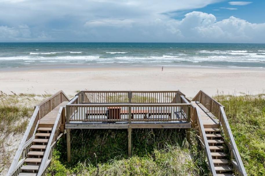 Entire townhouse in North Topsail Beach, North Carolina 10 guests4 bedrooms5 beds2.5 baths-2