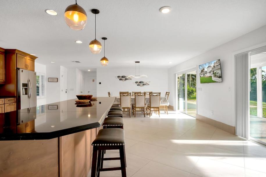 Elegant Waterside Haven - 3BR Pool House-6