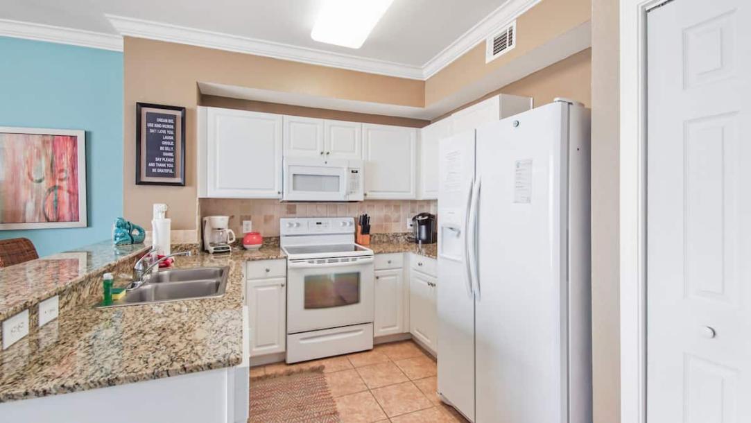 Entire condo in Panama City Beach, Florida 6 guests2 bedrooms2 beds3 baths-16