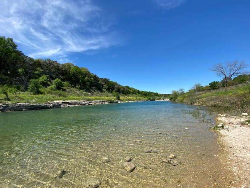 Entire cabin in Wimberley, Texas 4 guests2 bedrooms2 beds1 bath-18
