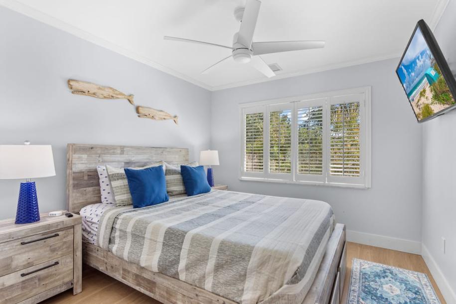 Spacious 5 BR Retreat with Game Room & Heated Pool-4
