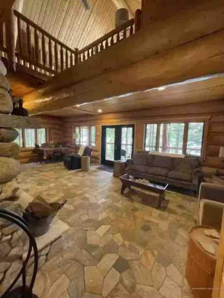 Entire chalet in Gouldsboro, Maine 6 guests1 bedroom3 beds2 baths-1