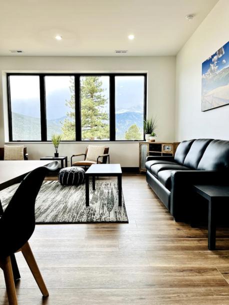Entire townhouse in Estes Park, Colorado 6 guests2 bedrooms4 beds2 baths-11