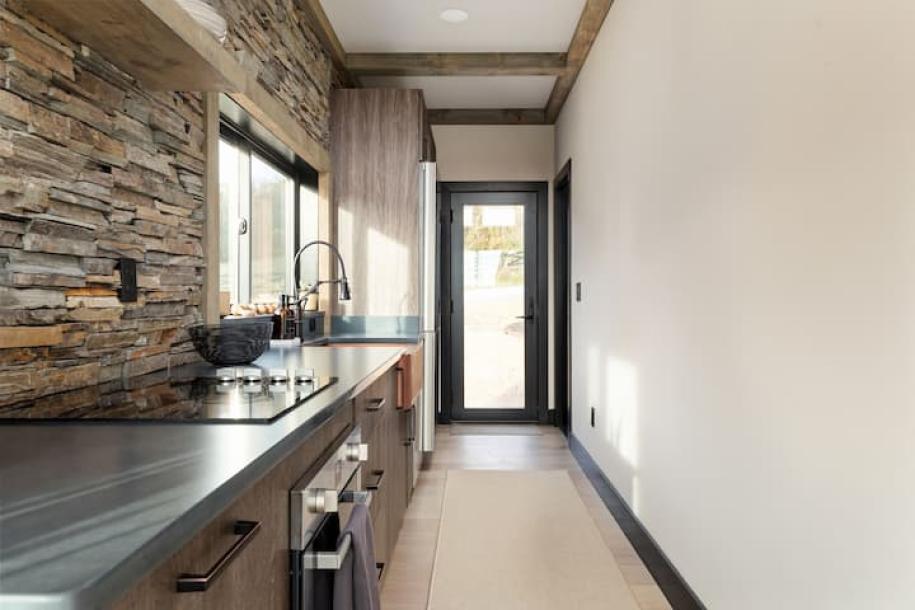 Lakeside | Hot/Cold Tub, Fireplaces, EV Charger-14