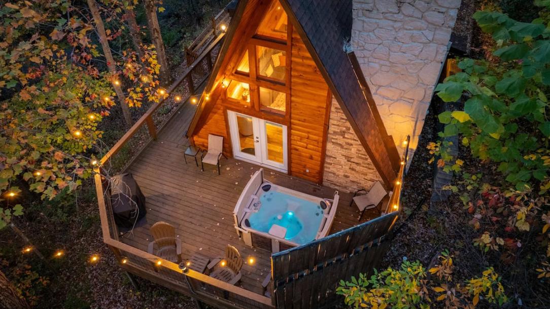 Entire cabin in Gatlinburg, Tennessee 6 guests2 bedrooms3 beds1.5 baths-0