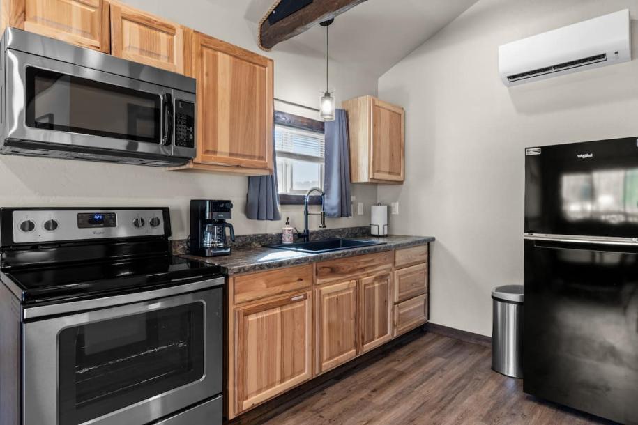Entire cabin in Columbia Falls, Montana 4 guestsStudio2 beds1 bath-13