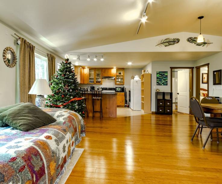 Farm stay in Corvallis, Oregon 5 guests1 bedroom2 beds1 bath-11
