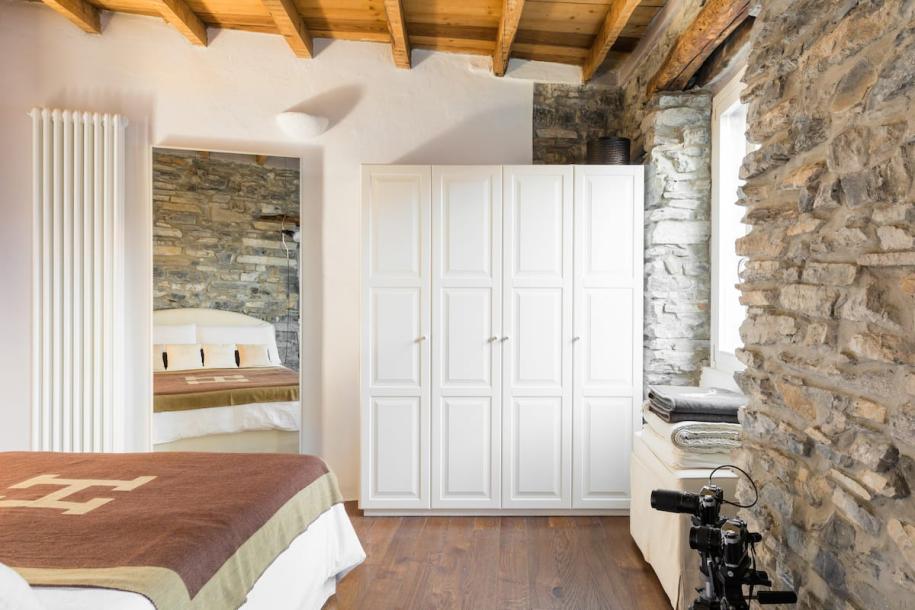 Entire rental unit in Blevio, Italy 2 guests1 bedroom1 bed1 bath-10