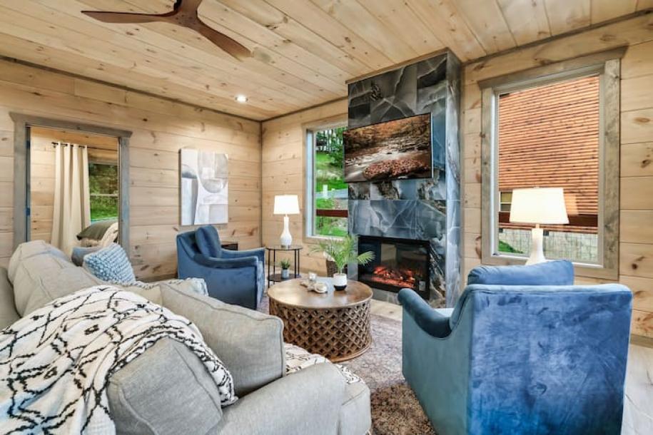 Entire cabin in Sevierville, Tennessee 8 guests2 bedrooms3 beds2 baths-15