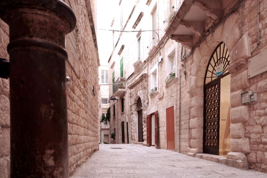 Earthen home in Molfetta, Italy 4 guests1 bedroom3 beds1 bath-6