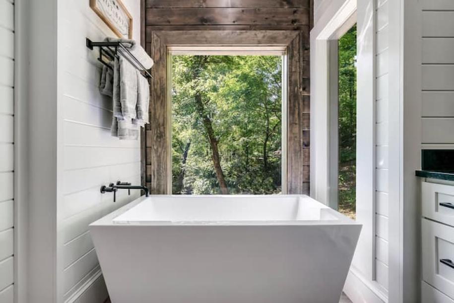 Entire cabin in Gatlinburg, Tennessee 2 guests1 bedroom1 bed1 bath-7