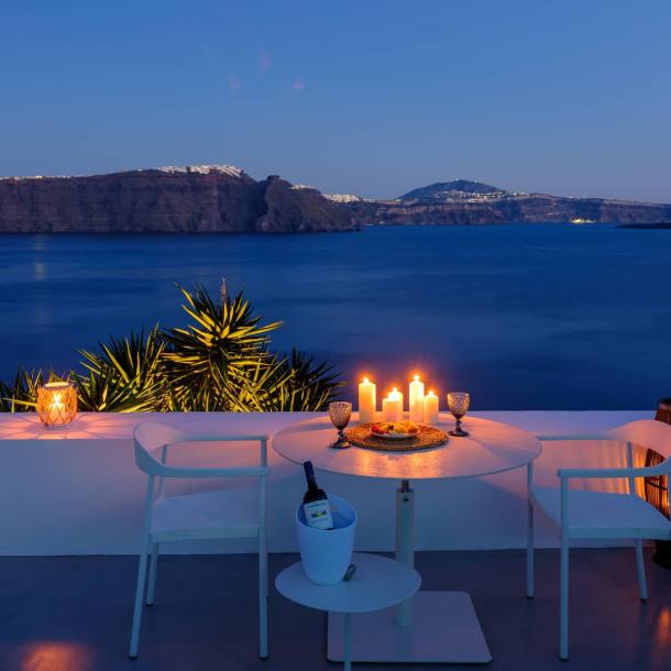 Cave in Thira, Greece 4 guests2 bedrooms3 beds2 baths-11