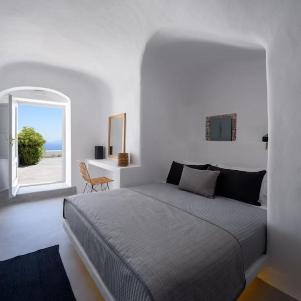 Cycladic home in Pirgos Kallistis, Greece 5 guests2 bedrooms3 beds1 bath-11