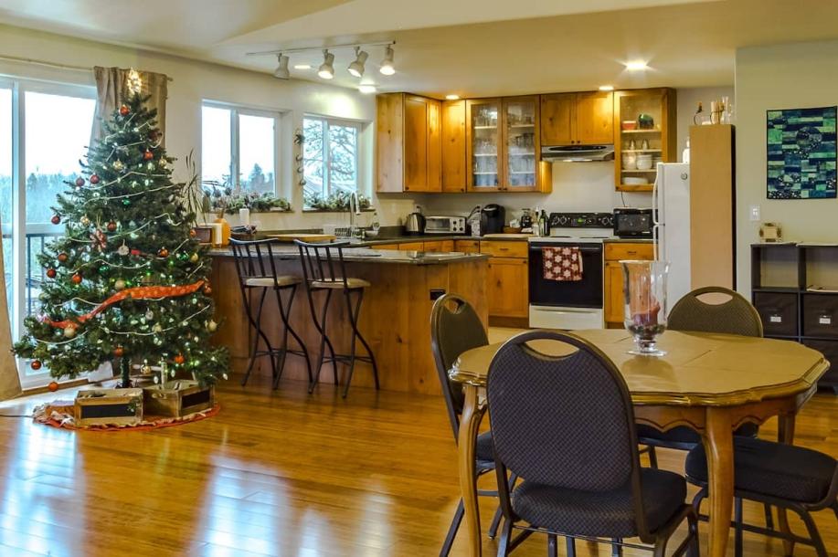 Farm stay in Corvallis, Oregon 5 guests1 bedroom2 beds1 bath-8
