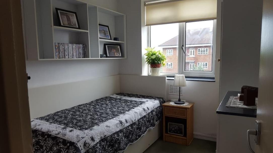 Room in United Kingdom 1 single bedShared bathroom-11
