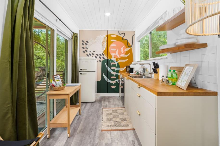Shipping container in Austin, Texas 2 guests1 bedroom1 bed1 bath-13