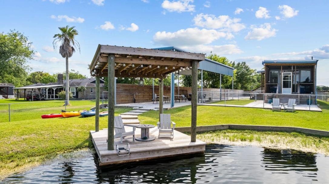 Entire home in San Leon, Texas 4 guests1 bedroom2 beds1 bath-14
