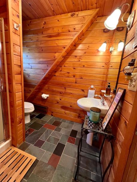 Entire cabin in Ferndale, New York 6 guests3 bedrooms4 beds2 baths-5