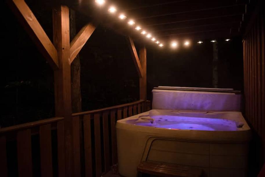 Entire cabin in Sevierville, Tennessee 2 guests1 bedroom1 bed1 bath-14