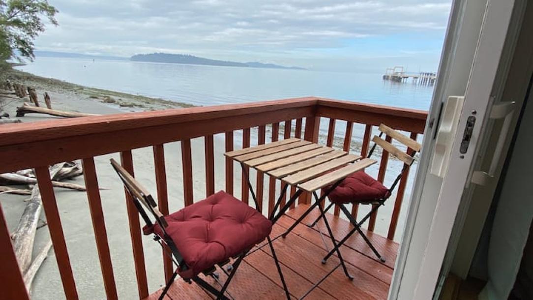Entire cottage in Vashon, Washington 3 guests1 bedroom1 bed1 bath-0