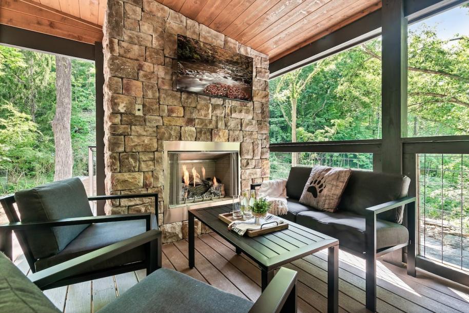 Entire cabin in Gatlinburg, Tennessee 2 guests1 bedroom1 bed1 bath-6