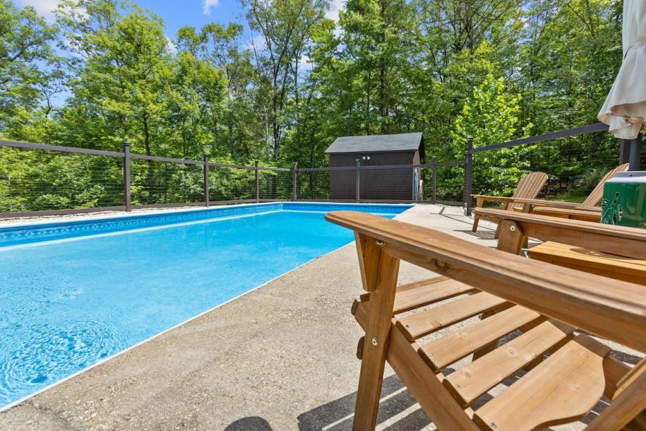 Entire cabin in Fort Valley, Virginia 4 guests1 bedroom3 beds2 baths-1