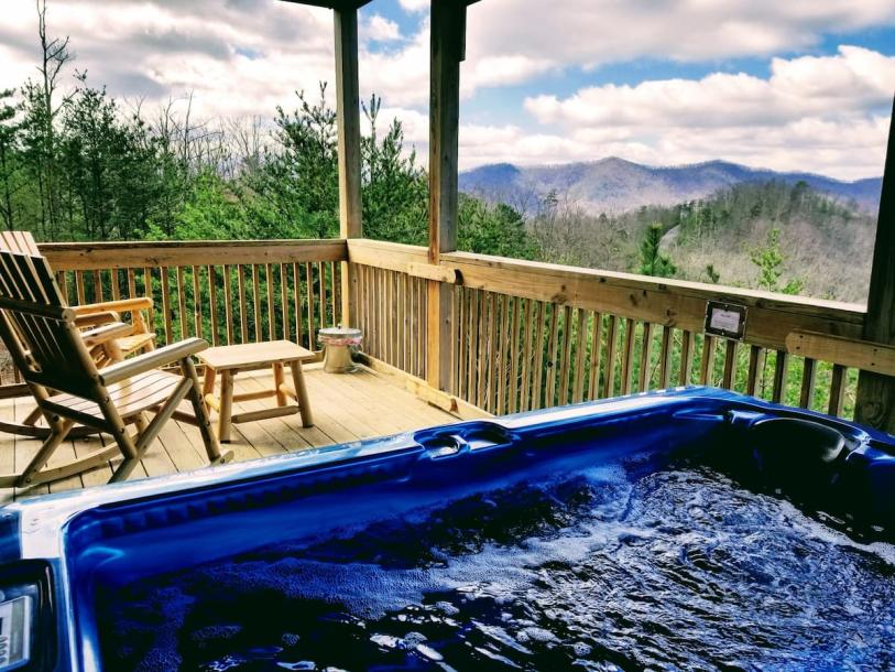 Entire cabin in Sevierville, Tennessee 2 guests1 bedroom1 bed2 baths-17