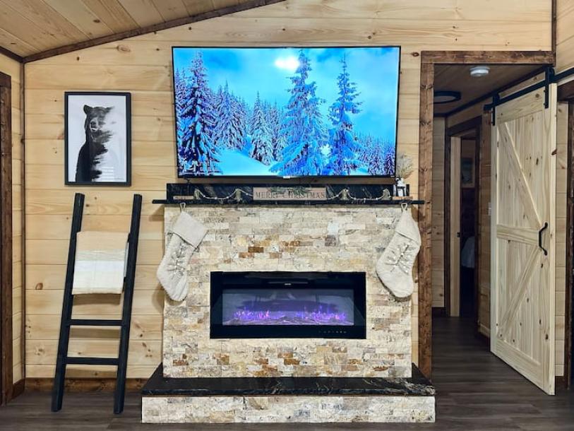 Entire cabin in Sevierville, Tennessee 6 guests2 bedrooms3 beds1 bath-14