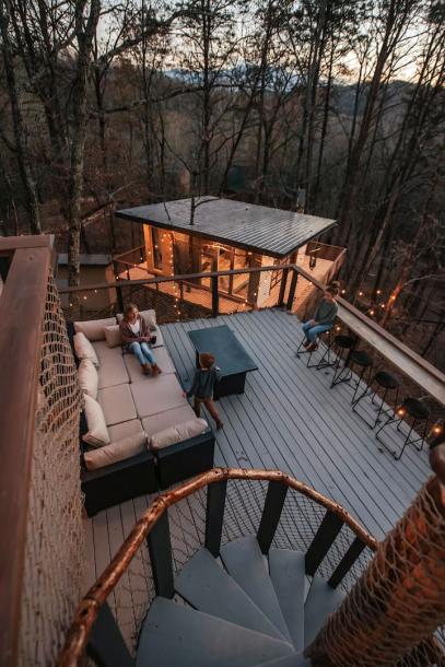 Treehouse in Sevierville, Tennessee 16+ guests4 bedrooms10 beds4 baths-16