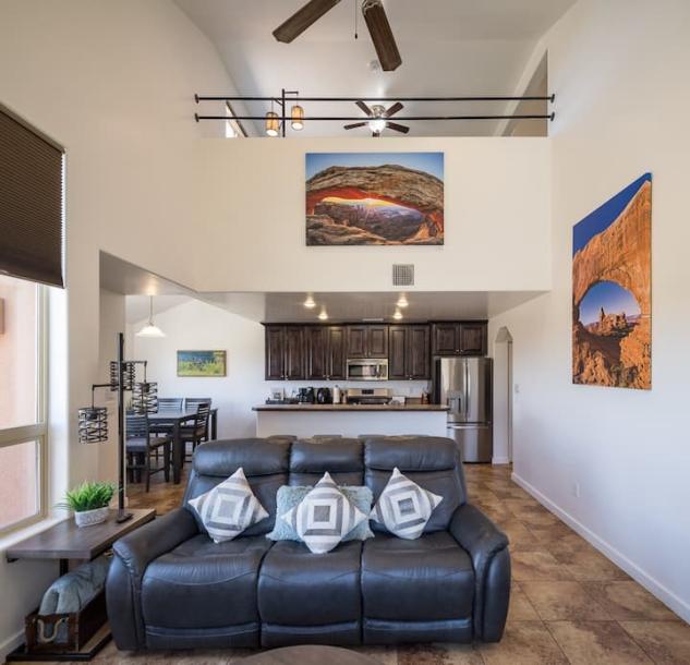 Entire townhouse in Moab, Utah 8 guests3 bedrooms4 beds2.5 baths-16